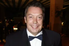 tim-curry.webp